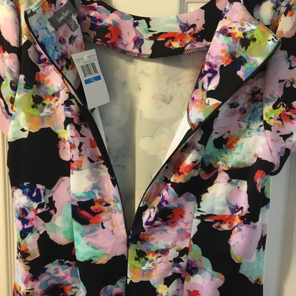NEIMAN MARCUS NWT AUTHENTIC SHORT SLEEVES FLORAL PRINT DESIGN DRESS - Picture 7 of 14